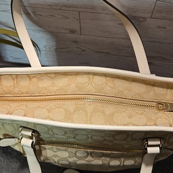 Coach F58282 Outline Signature Zip Top Cream Tote Bag - Picture 6 of 13